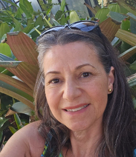 <em>María Carmen L.</em>